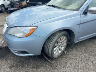 2013 Chrysler 200 Limited - Exterior Front Left Corner Image